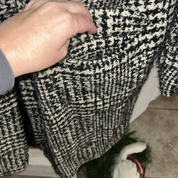Houndstooth Winter Coat - Medium size - Picture 10 of 12